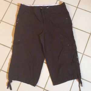 CUTE Size 14/16 brown cargo capris